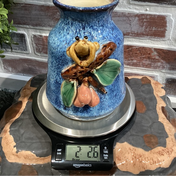 Stunning Hand Crafted Ceramic Frog Design Vase / Decor Piece - High Quality Art - Picture 13 of 13